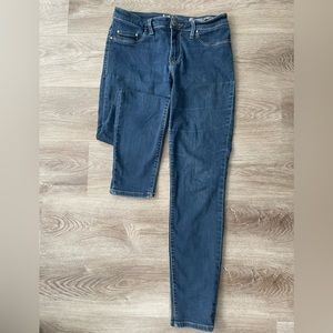 William Rast mid rise, slim leg, stretch denim size 10